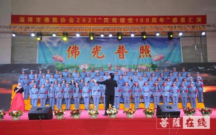亚当玩高尔夫